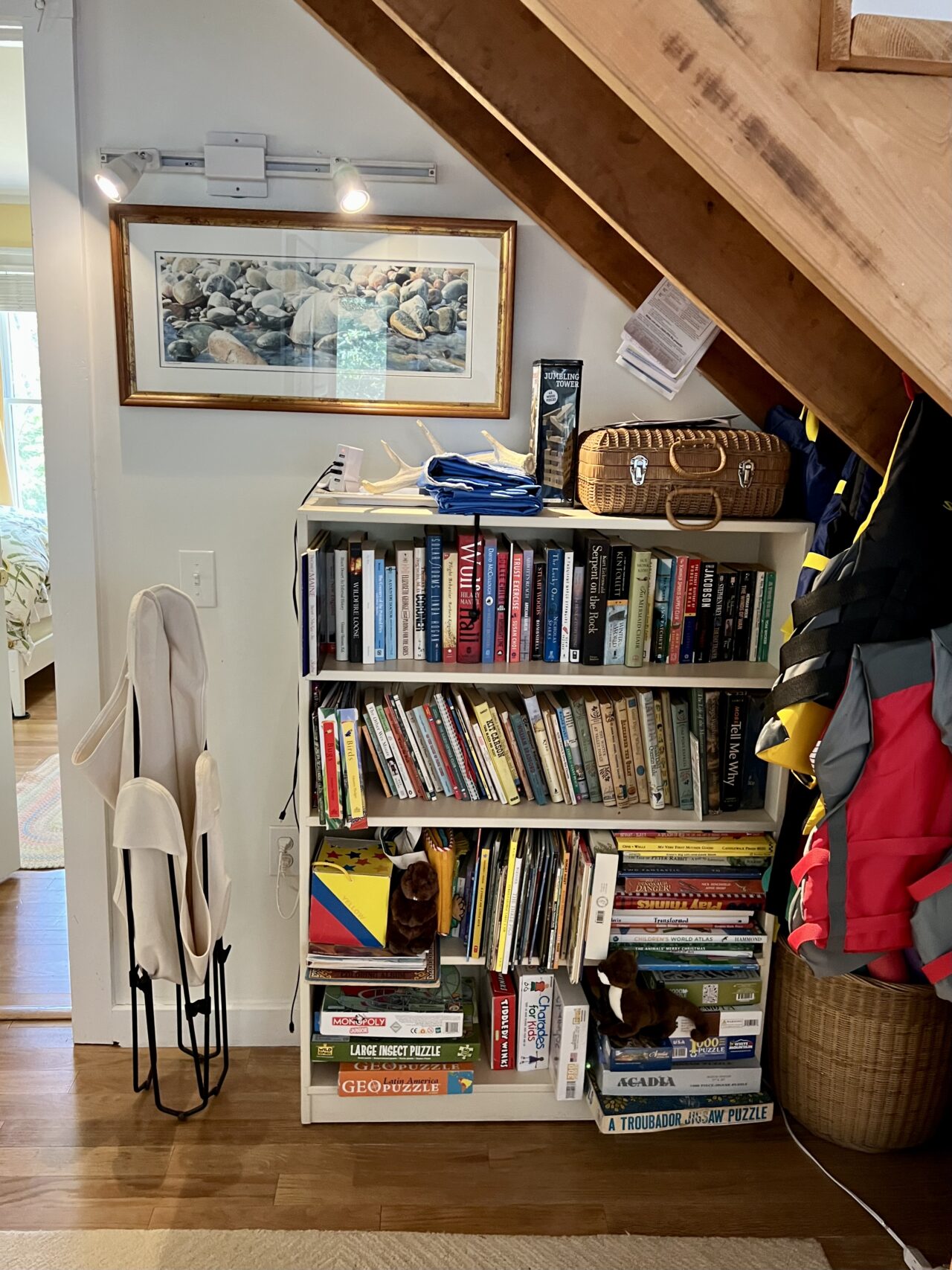 Cottage 2 books, games, toys, puzzles and life jackets